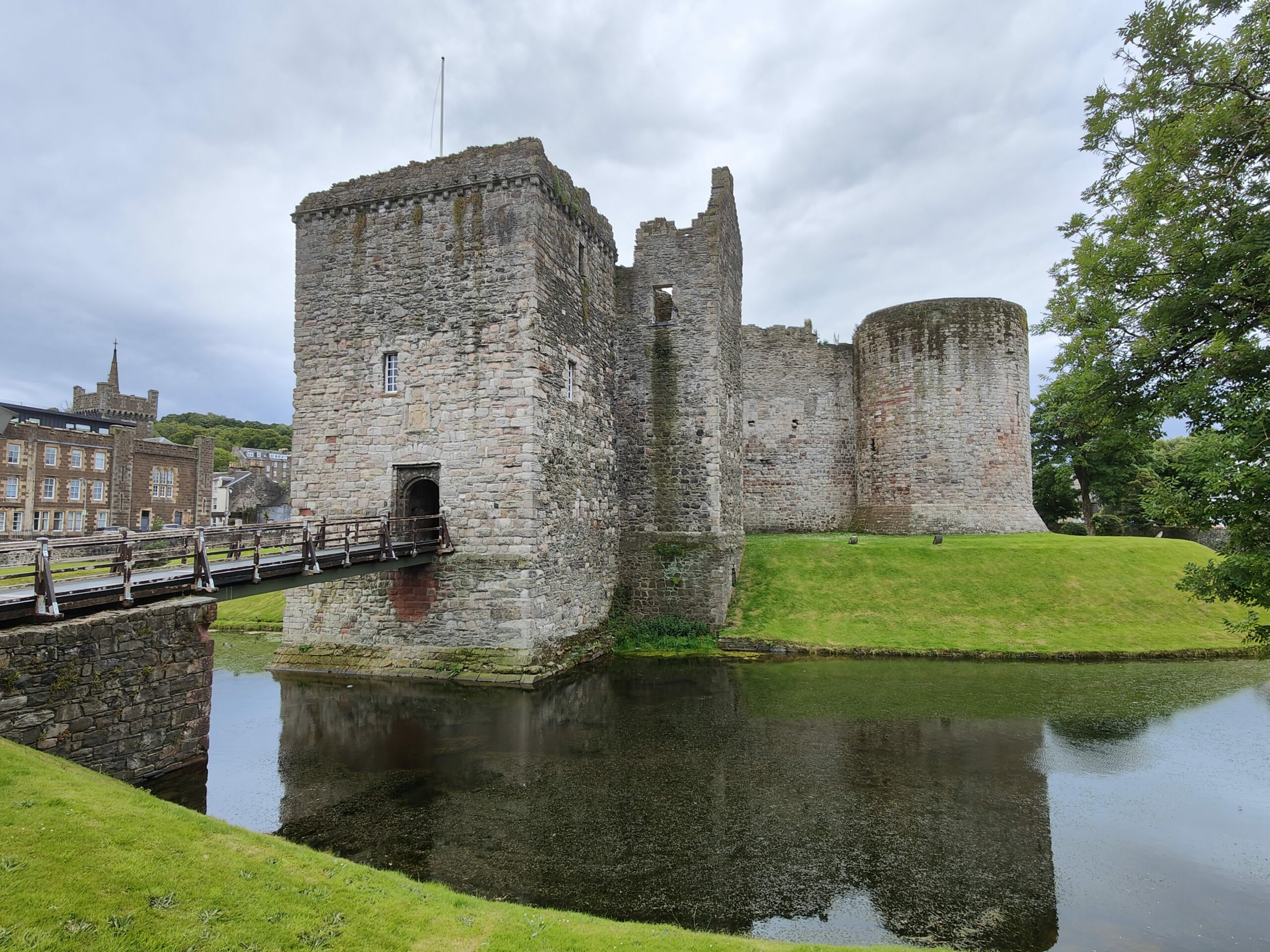 02.07.2024 – Insel Bute: Mount Stuart – Rothesay Castle – Rothesay – St. Colmac’s Kirche